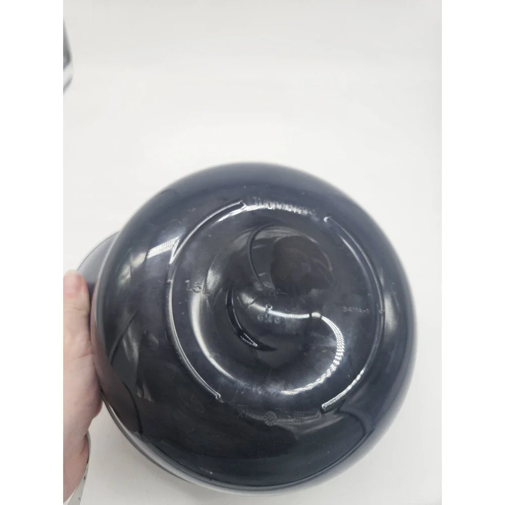 Tupperware item has